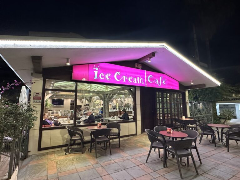 ice-cream-cafe-0 ice-cream-cafe-0