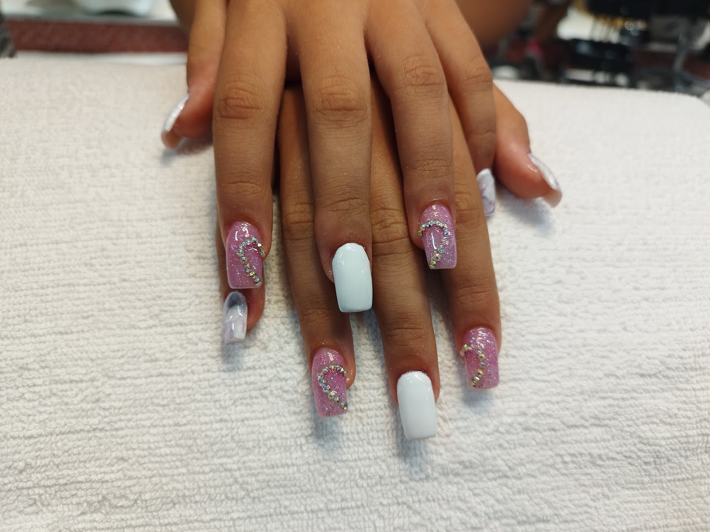 lore-nails-beauty-0