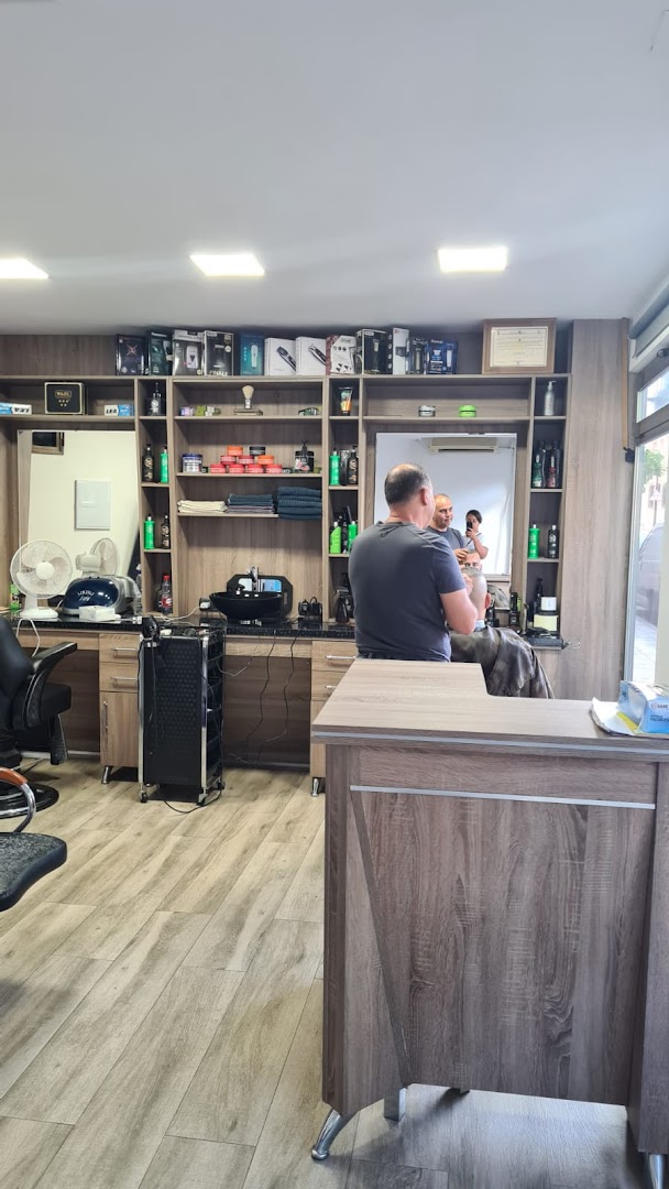 los-amigos-peluquero-fuengirola-0 los-amigos-peluquero-fuengirola-0
