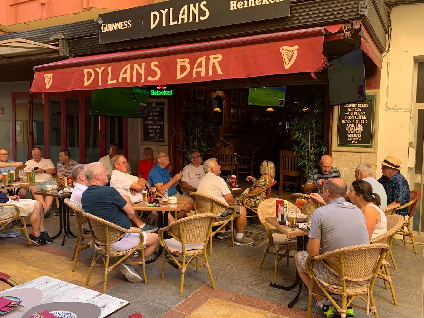dylans-bar-0